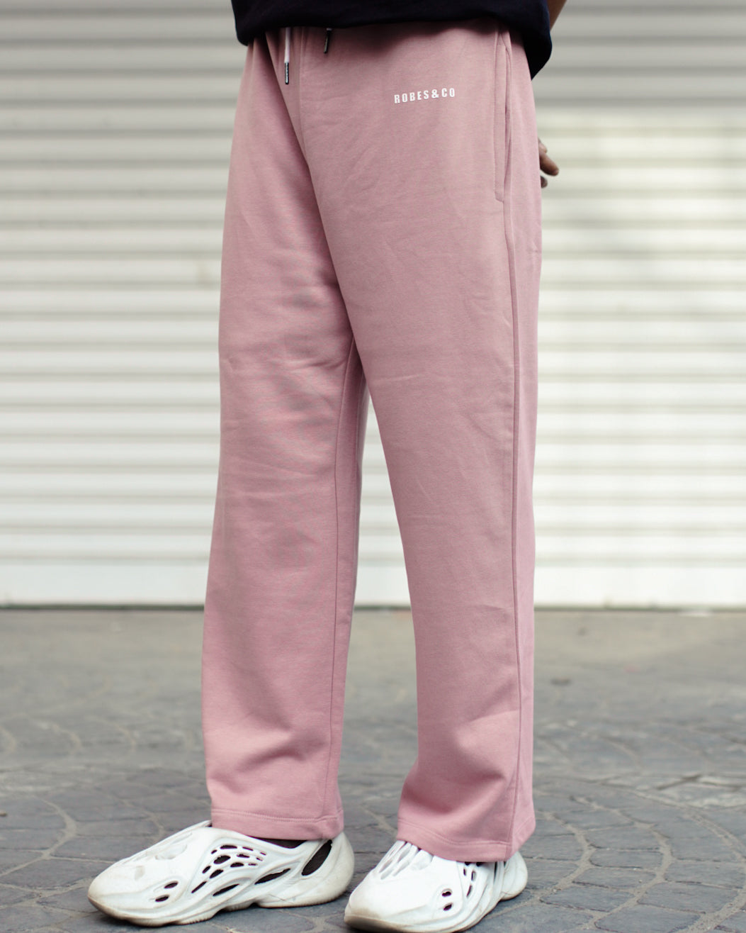 The "Clean" Choice: ROBES & CO Essential Fleece Joggers - Pink